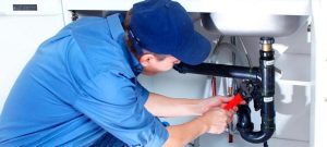 Aceite usado por el fregadero: el error más caro para tus tuberías y tu bolsillo