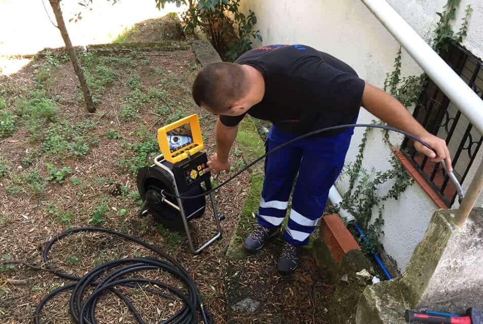 Fuga bajo suelo: cómo detectar una filtración antes de los daños